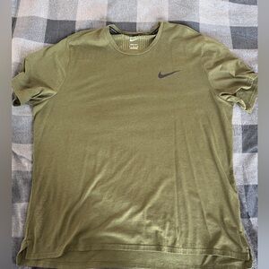 Nike Men's Short Sleeve Tee in Olive
